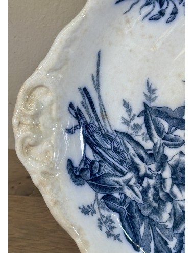 Presentation dish - low model - Nimy-Mouzin LeCat - décor with bird between flowers in flowing blue