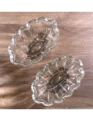 Puddingvorm / Jello-Mould - groter ovaal glazen model met geribbeld/golvende rand