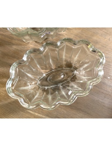 Puddingvorm / Jello-Mould - groter ovaal glazen model met geribbeld/golvende rand