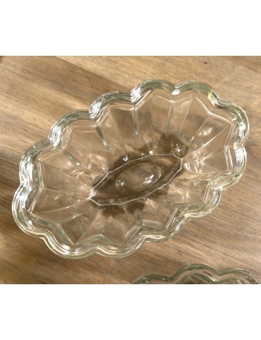 Pudding Mould / Jello-Mould - larger oval glass model with ribbed/wavy rim