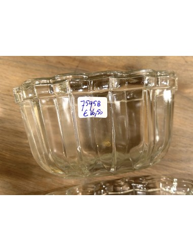 Pudding Mould / Jello-Mould - larger oval glass model with ribbed/wavy rim