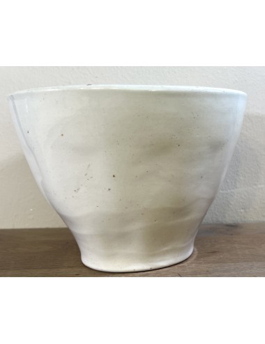 Pudding mould - large white porcelain model with cobweb-like shape incorporated in bottom