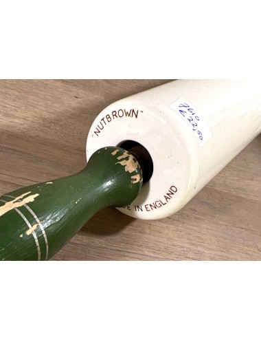 Deegroller / Rolling Pin - 'NUTBROWN' Made in England - crème/wit model met groen geverfde handgrepen