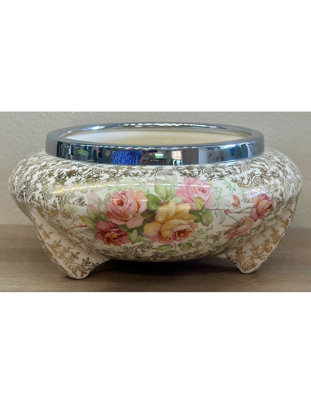 Biscuit bowl / Cookie bowl - A.J. Wilkinson Ltd. - décor CELTIC ROSE with gold floral background